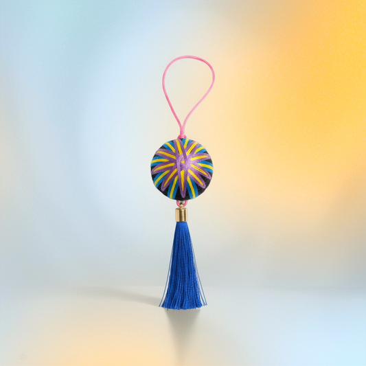 Seal the Moment of Fireworks Blooming Eternally in the Palm of Your Hand